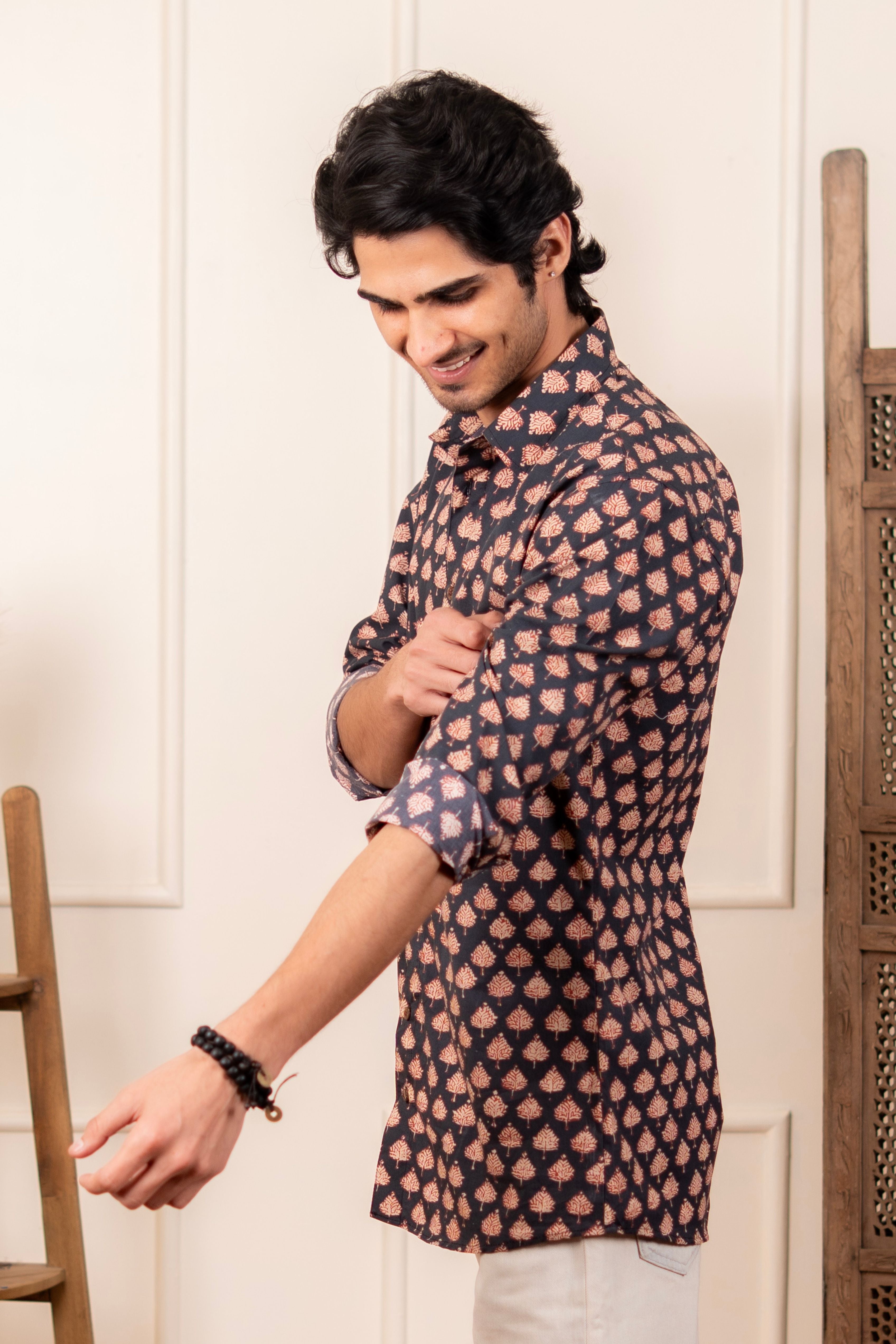 The Fleet Blue Leaf Motif Shirt