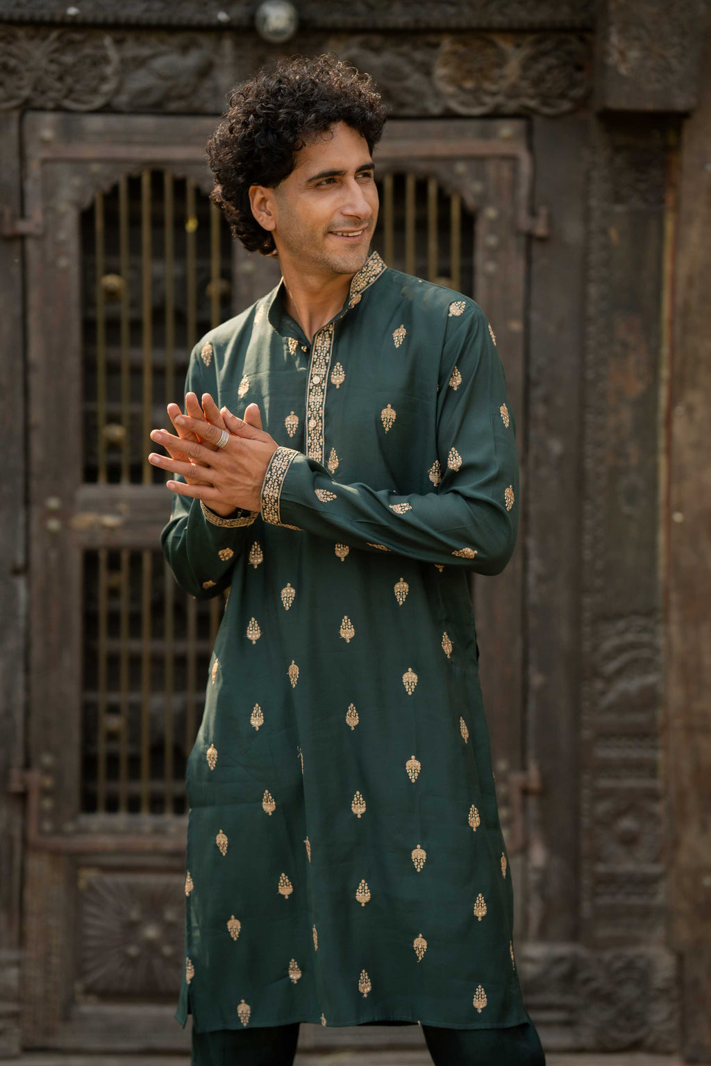 The Green Long Kurta With Butti Embroidery And Sequins Work