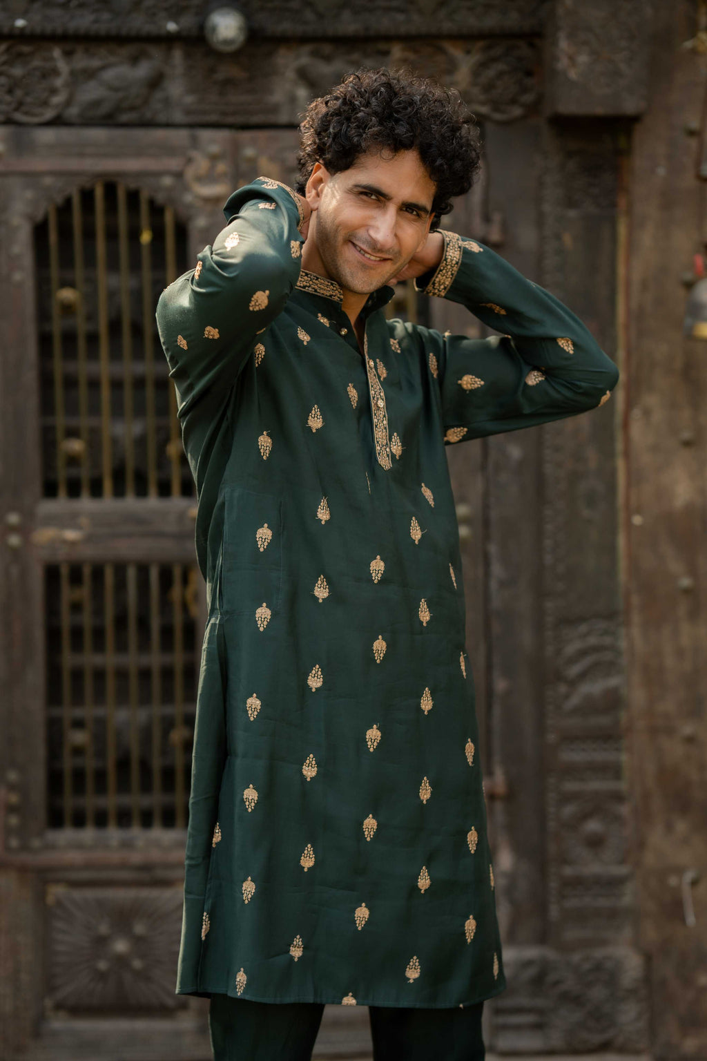 The Green Long Kurta With Butti Embroidery And Sequins Work