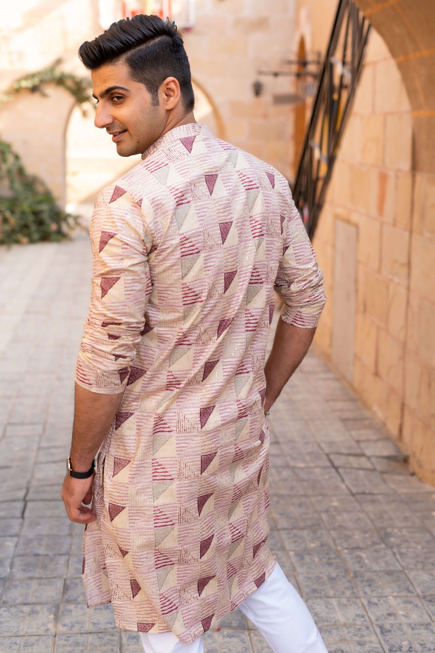 The Tribal Geometric Foil Print Long Kurta In Off-White And Pastel Pink Color